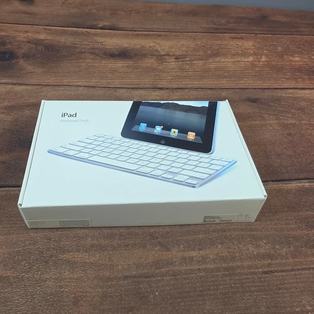 Apple iPad Keyboard Dock A1359 White Silver Good 30-Pin Connector MC359LL/A